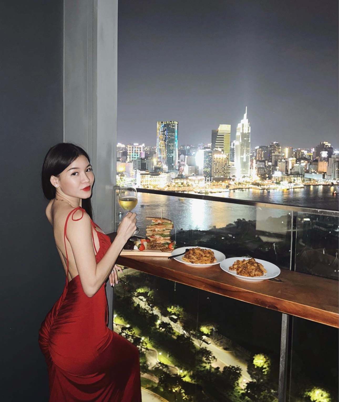 Không hoạt động trong giới giải trí, Yến Xuân vẫn là cái tên được dân mạng chú ý khi sở hữu ngoại hình thu hút