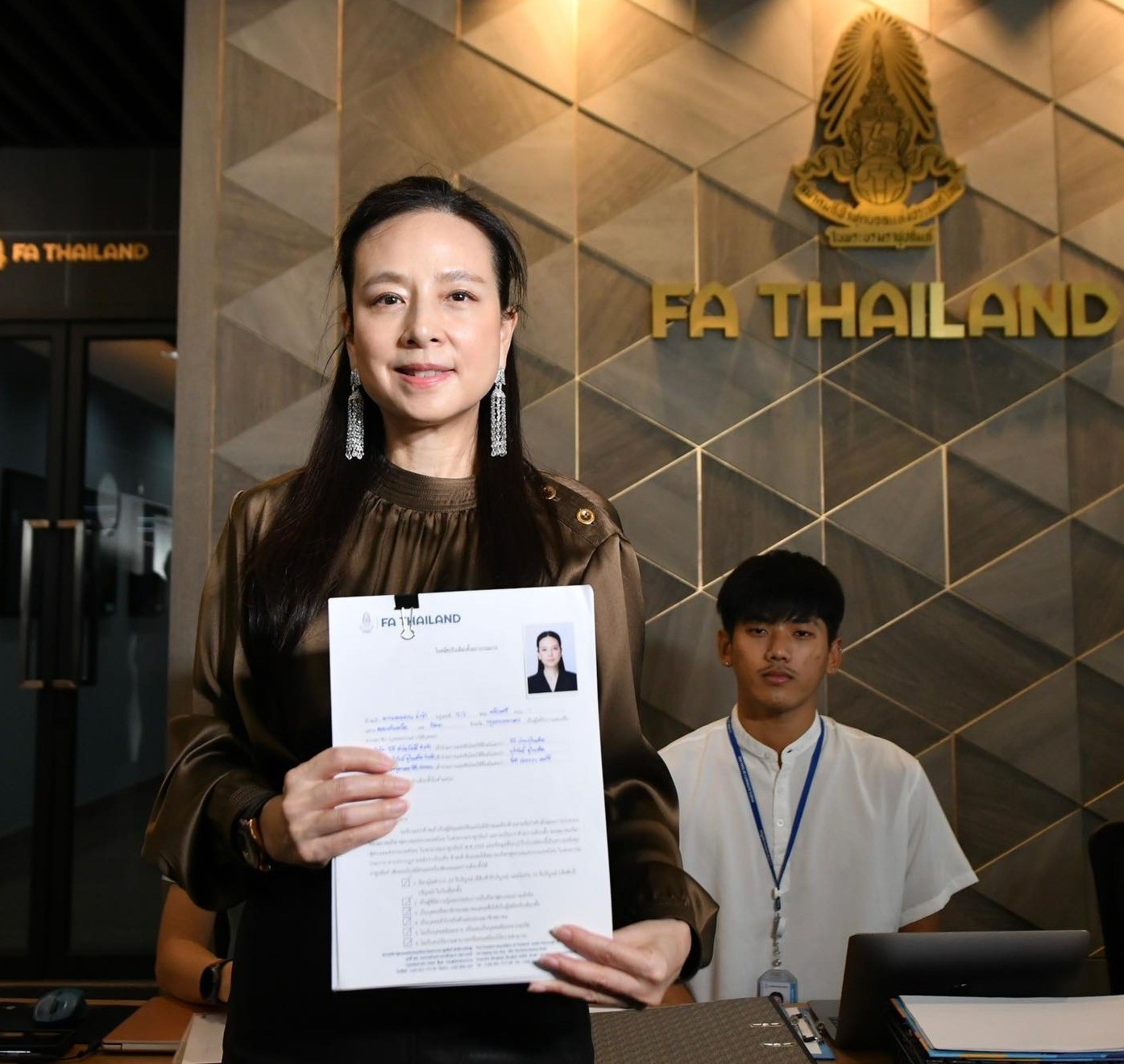 Madam Pang nộp đơn ứng cử chức chủ tịch LĐBĐ Thái Lan (FAT)