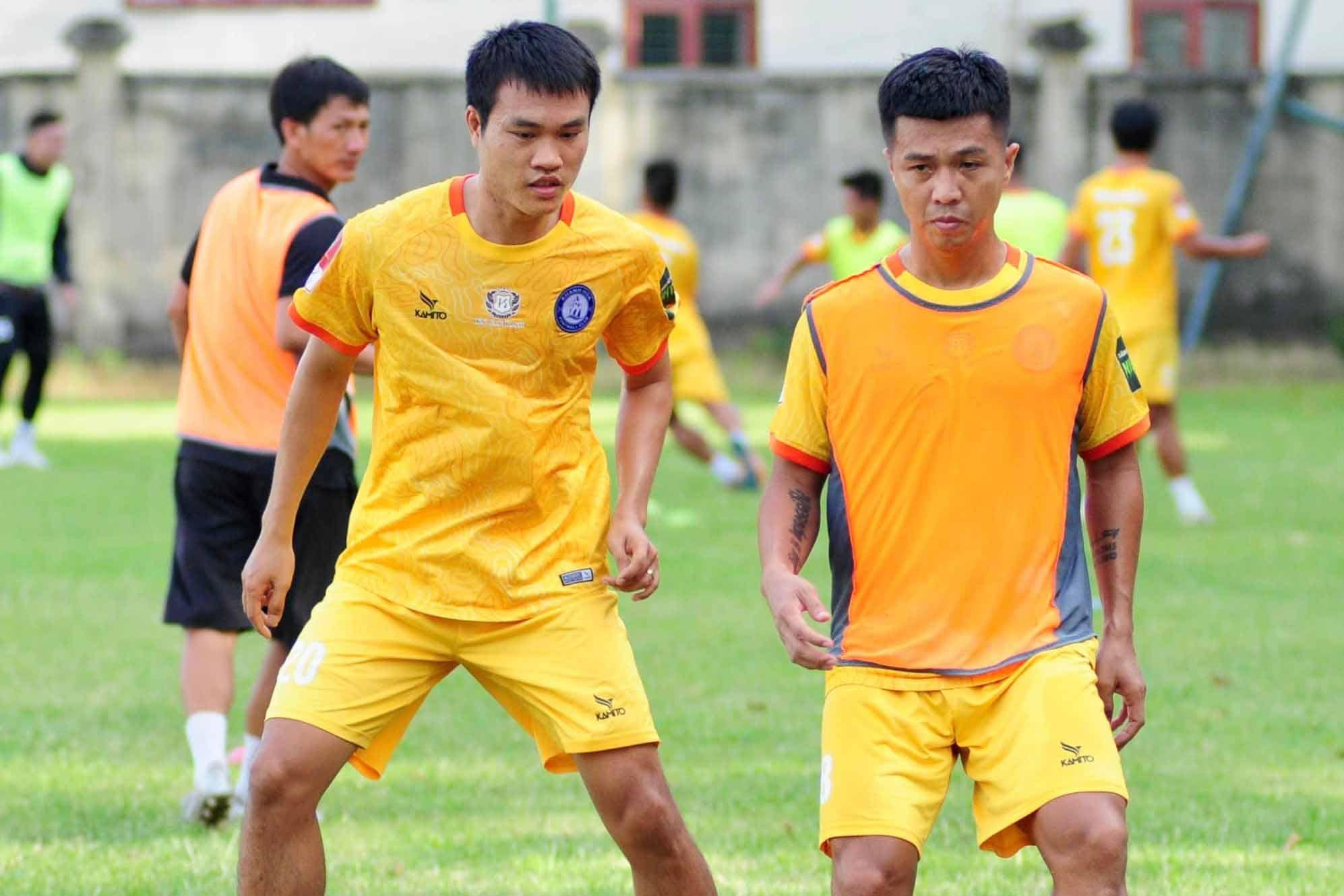 Cầu thủ CLB Khánh Hòa lên tiếng đòi nợ số tiền lót tay, tiền thưởng lên đến hàng chục tỷ đồng từ đội bóng chủ quản. Ảnh: Internet