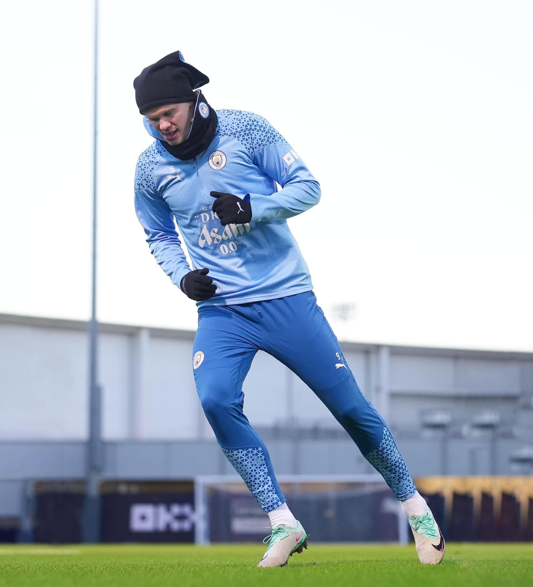  Haaland sẽ phải ngồi ngoài ít nhất 2 tuần do chấn thương. Ảnh: Internet