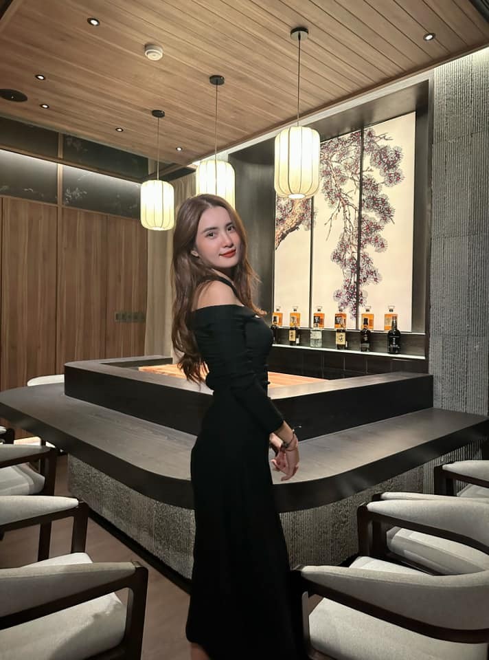 Em gái Công Vinh khoe vòng 1 quyến rũ, 'thả thính' cực ngọt trên MXH - Ảnh 4