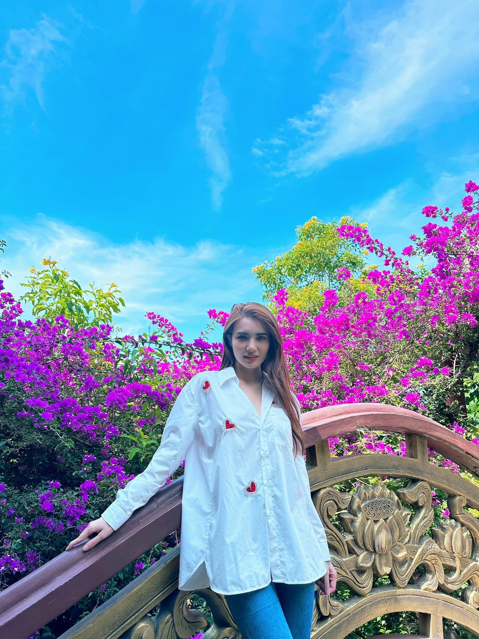 Lê Khánh Chi sinh năm 1989, từng đoạt giải Hoa khôi sinh viên với nhan sắc xinh đẹp cùng khả năng ca hát, vũ đạo tốt