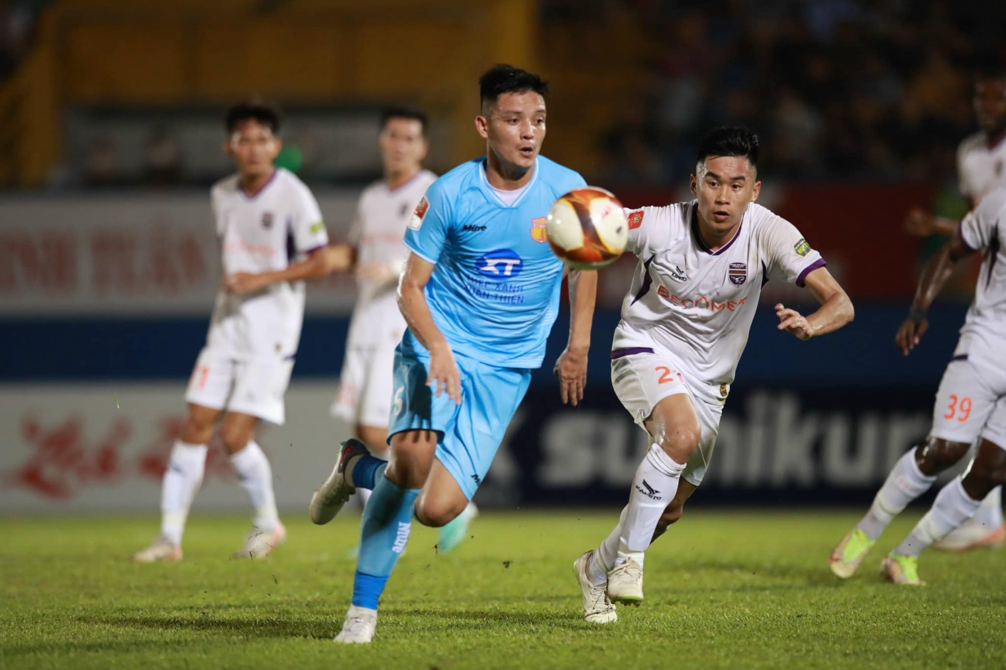 CLB Nam Định còn bộc lộ nhiều điểm yếu nơi hàng phòng ngự. Ảnh: Internet