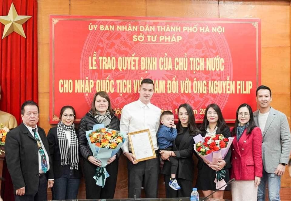 Thủ môn Nguyễn Philip chính thức trở thành công dân Việt Nam. Ảnh: VFF Thủ môn Nguyễn Philip chính thức trở thành công dân Việt Nam. Ảnh: VFF