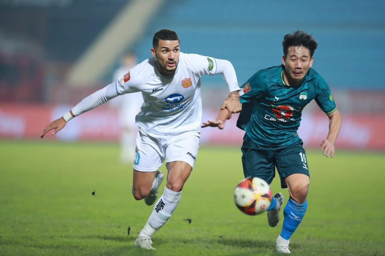 Bảng xếp hạng vòng 7 V-League 2023/24: Ngôi đầu đổi chủ, HAGL lâm nguy - Ảnh 3