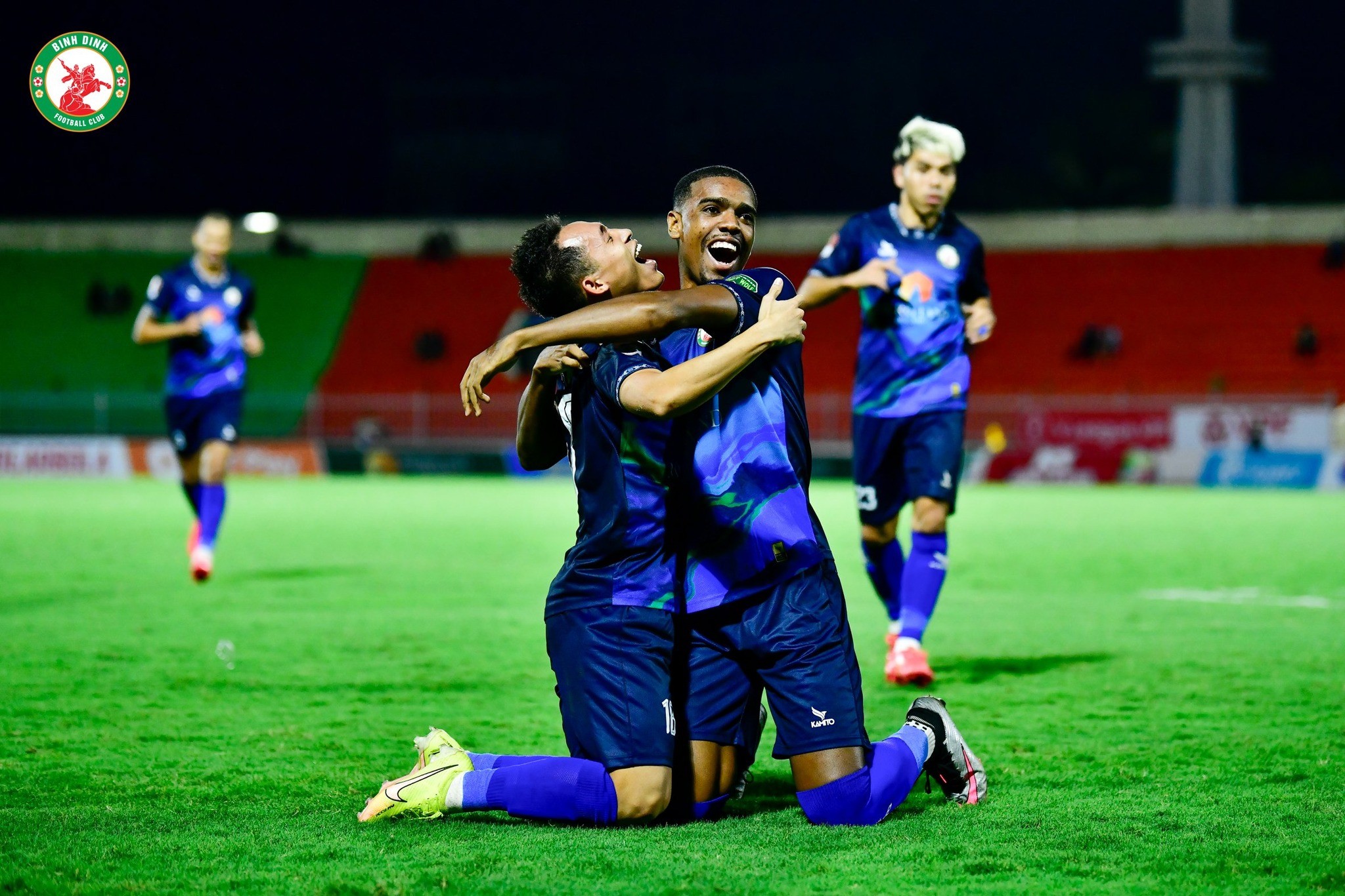 Bảng xếp hạng vòng 7 V-League 2023/24: Ngôi đầu đổi chủ, HAGL lâm nguy - Ảnh 4