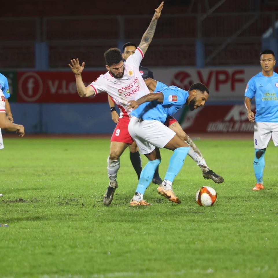 Bảng xếp hạng vòng 7 V-League 2023/24: Ngôi đầu đổi chủ, HAGL lâm nguy - Ảnh 1