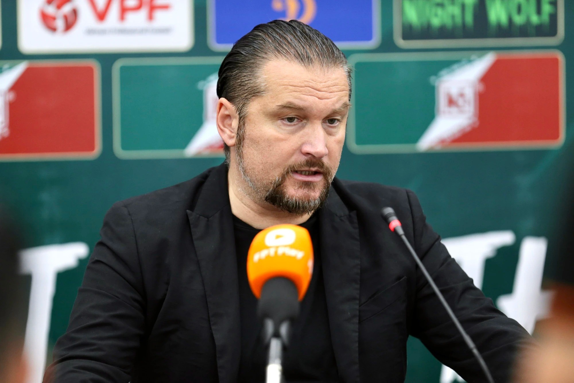 HLV Popov cho rằng Bình Dương có khả năng giành chức vô địch. Ảnh: Internet