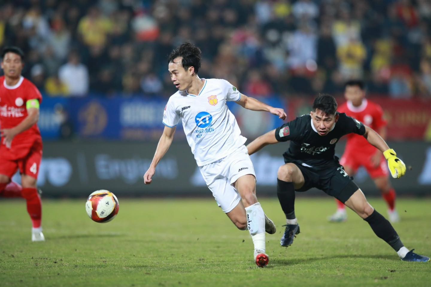 Văn Toàn góp công lớn vào chiến thắng trước Thể Công Viettel. Ảnh: Internet