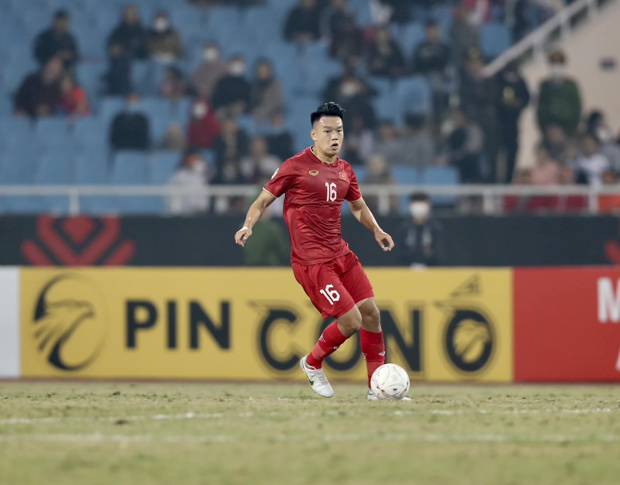 Thành Chung chia tay tuyển Việt Nam do chấn thương. Ảnh: FBNV