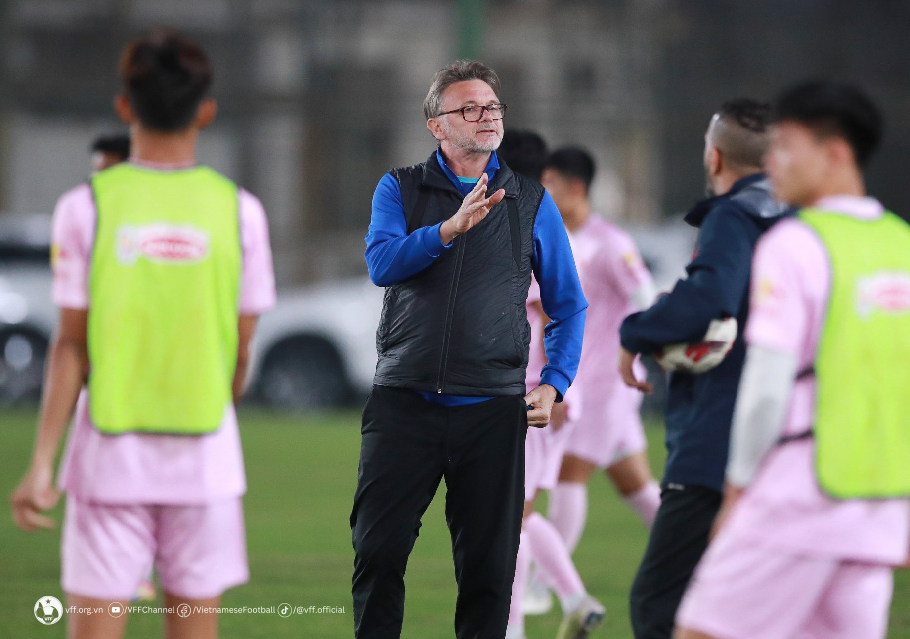 HLV Troussier sẽ trực tiếp công bố danh sách tuyển Việt Nam dự Asian Cup 2023. Ảnh: VFF HLV Troussier sẽ trực tiếp công bố danh sách tuyển Việt Nam dự Asian Cup 2023. Ảnh: VFF