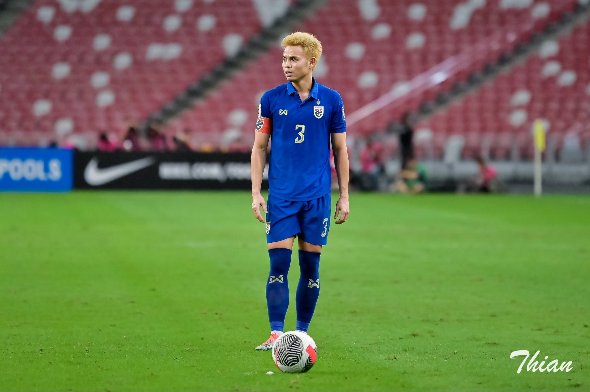 Hậu vệ Theerathon bị ngộ độc thực phẩm trước ngày hội quân cùng tuyển Thái Lan. Ảnh: FBNV