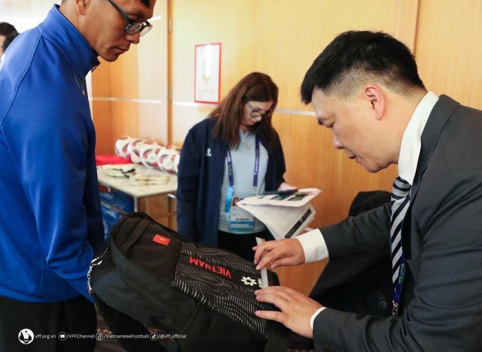 Tuyển Việt Nam rạng rỡ chụp ảnh truyền thông trước thềm Asian Cup 2023 - Ảnh 2 Tuyển Việt Nam rạng rỡ chụp ảnh truyền thông trước thềm Asian Cup 2023 - Ảnh 2