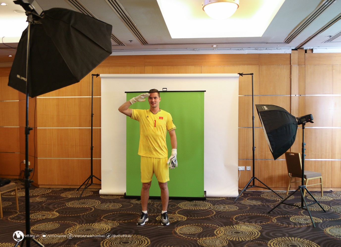 Tuyển Việt Nam rạng rỡ chụp ảnh truyền thông trước thềm Asian Cup 2023 - Ảnh 7