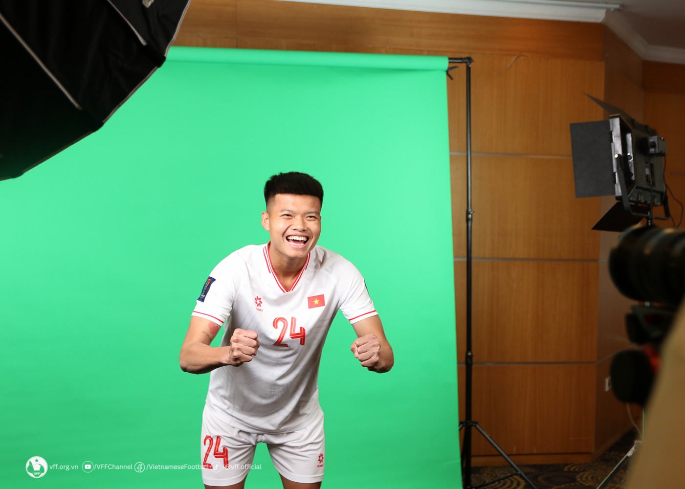 Tuyển Việt Nam rạng rỡ chụp ảnh truyền thông trước thềm Asian Cup 2023 - Ảnh 6