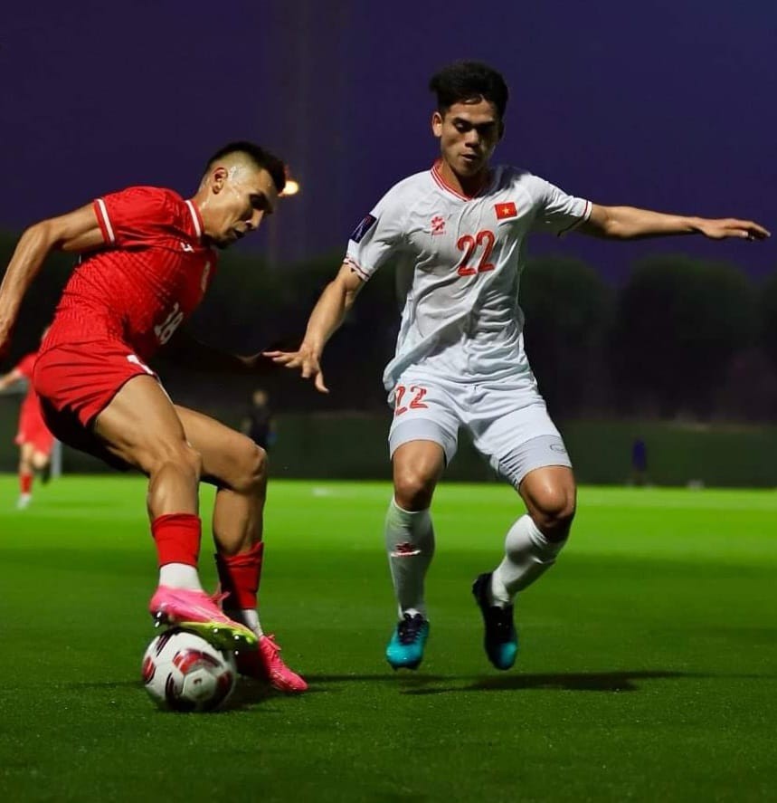 Tuyển Việt Nam để thua sát nút 1-2 trước tuyển Kyrgyzstan Tuyển Việt Nam để thua sát nút 1-2 trước tuyển Kyrgyzstan