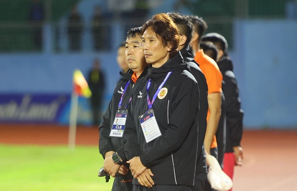 HLV Gong Oh-kyun chưa thể kết thúc hợp đồng với CLB CAHN