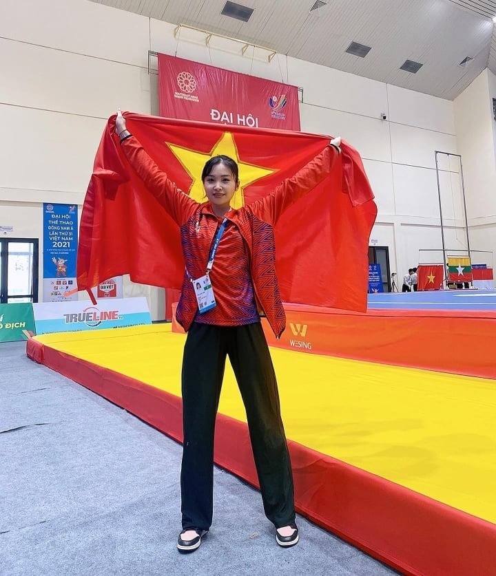 Đặng Tiểu Bình (biệt danh Nana) sinh năm 2000 tại Hà Nội, từng giành 2 HCĐ Wushu Việt Nam tại SEA Games 31