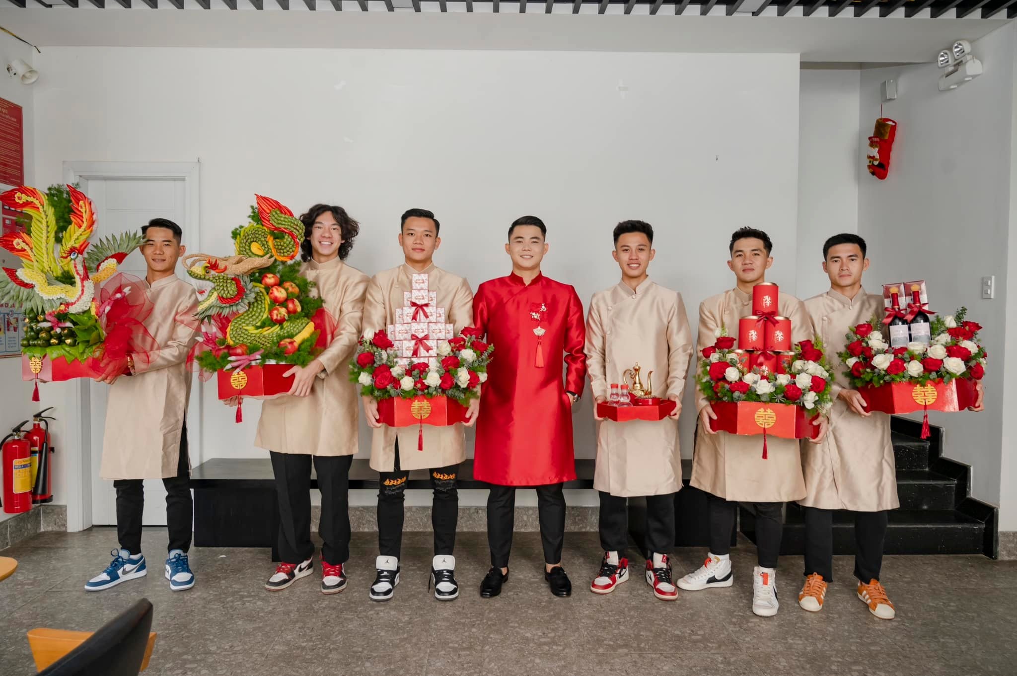 Dàn tráp nam toàn điển trai là đồng đội của Tùng Quốc tại CLB TP.HCM