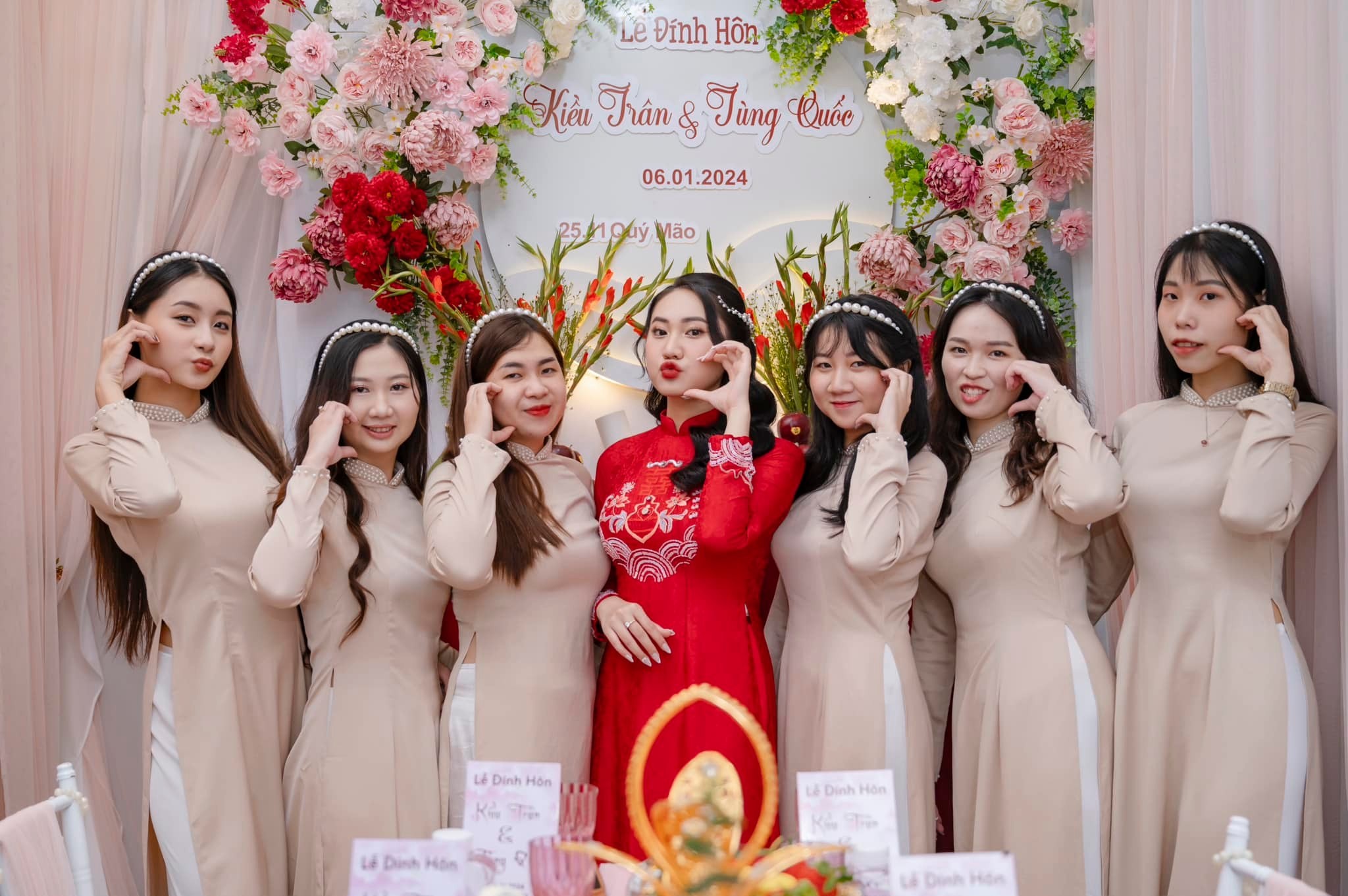 CHÙM ẢNH: Cựu tuyển thủ Việt Nam tổ chức lễ ăn hỏi cùng bạn gái lâu năm - Ảnh 1