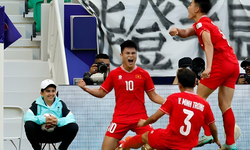 Tuyển Việt Nam lần đầu tiên ghi 2 bàn vào lưới tuyển Nhật Bản ở đấu trường Asian Cup. Ảnh: Internet