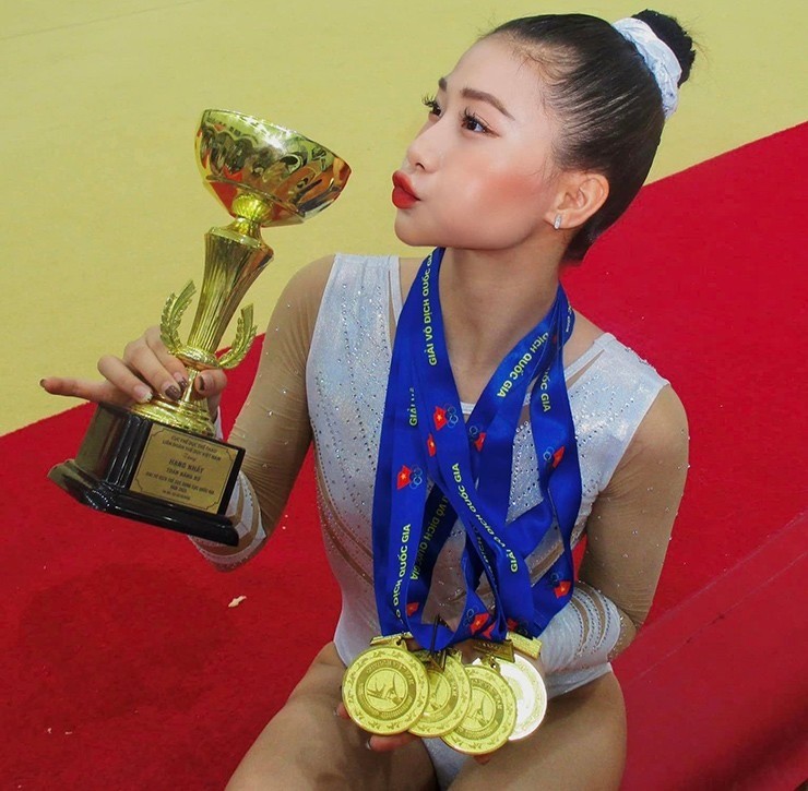 Năm 2023 vừa qua, cô đã giành được 3 HCV cá nhân, 1 HCV đồng đội tại giải TDDC vô địch Quốc gia. 