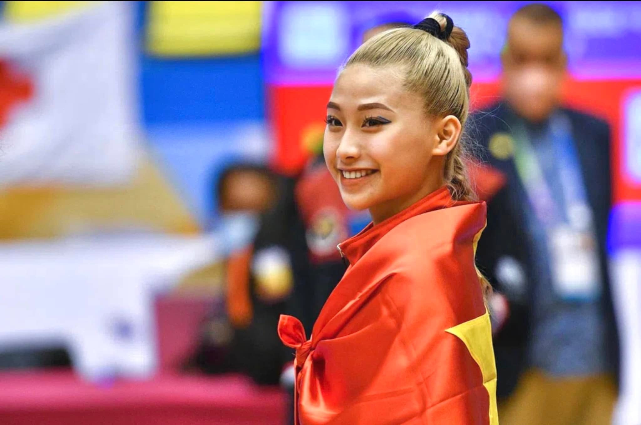 Phạm Như Phương - nữ VĐV tài năng của đội tuyển Thể dục dụng cụ Việt Nam. Đến với bộ môn Thể dục dụng cụ từ năm 7 tuổi, tính tới nay, Phạm Như Phương có 13 năm gắn bó với bộ môn. Mới đây, Như Phương bất ngờ tuyên bố giải nghệ ở tuổi 20. Điều này để lại sự tiếc nuối lớn với NHM khi sự nghiệp phía trước vẫn rất rộng mở với nữ VĐV này.