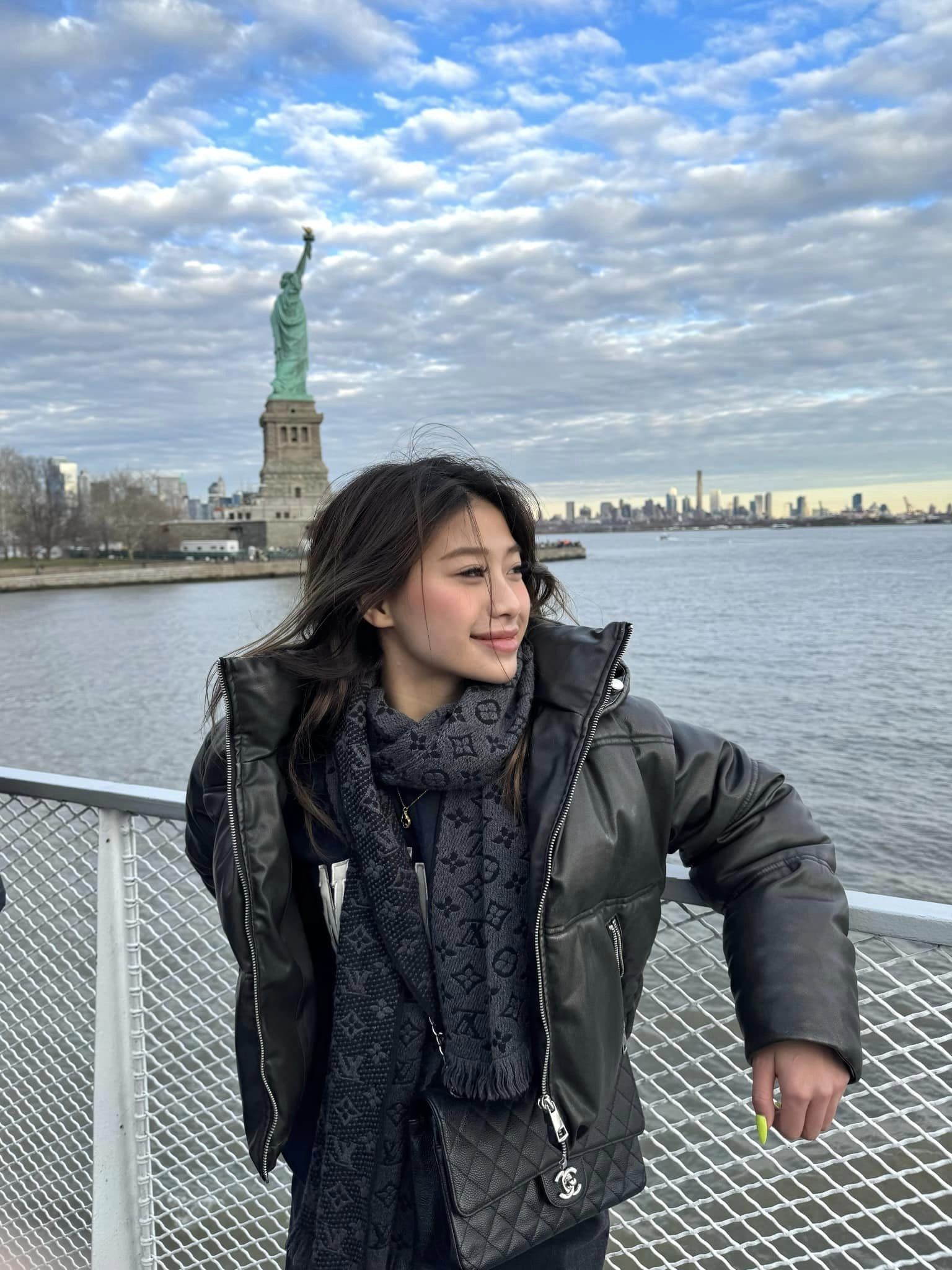 Như Phương khoe ảnh check-in tại Mỹ