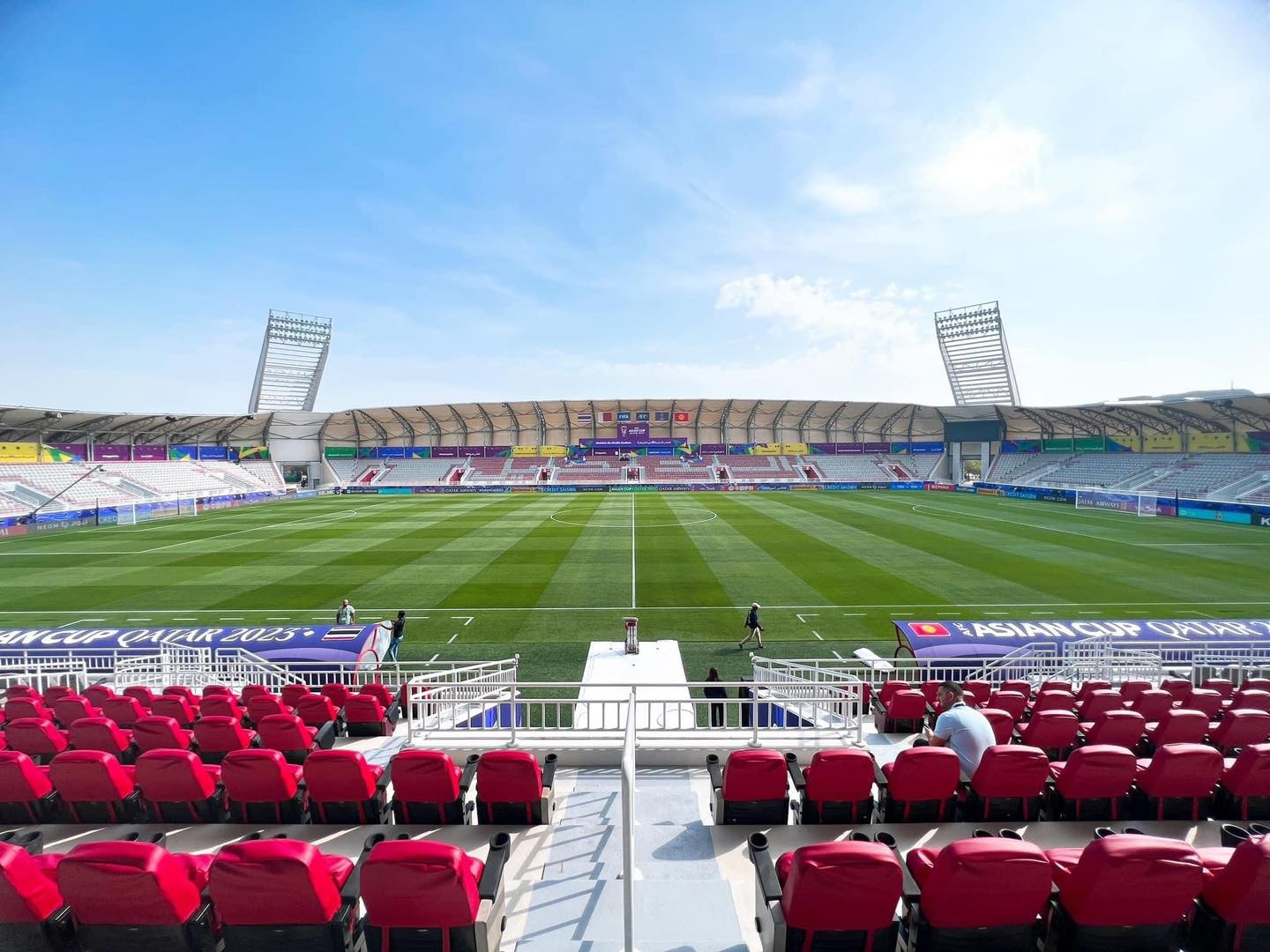 SVĐ Abdullah Bin Khalifa nơi diễn ra trận đấu giữa tuyển Việt Nam vs Indonesia. Ảnh: Internet