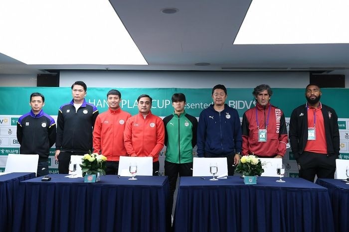 Đại diện 4 CLB tham dự Hana Play Cup 2024. Ảnh: CLB Hà Nội Đại diện 4 CLB tham dự Hana Play Cup 2024. Ảnh: CLB Hà Nội