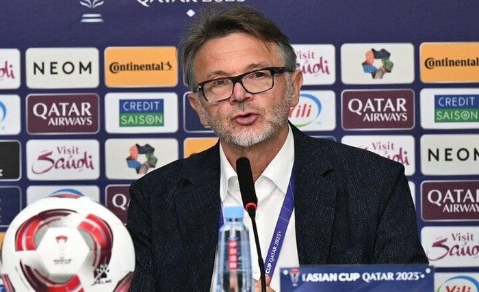 HLV Troussier nhận hết trách nhiệm sau thành tích không tốt của tuyển Việt Nam tại Asian Cup 2023. Ảnh: Internet HLV Troussier nhận hết trách nhiệm sau thành tích không tốt của tuyển Việt Nam tại Asian Cup 2023. Ảnh: Internet