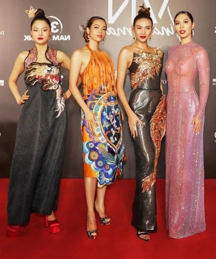 Showbiz giải trí cuối tuần: Ảnh thời 'còn phèn' của Hoa hậu Ngọc Châu, Hà Anh có động thái sau sự cố - Ảnh 1 Showbiz giải trí cuối tuần: Ảnh thời 'còn phèn' của Hoa hậu Ngọc Châu, Hà Anh có động thái sau sự cố - Ảnh 1