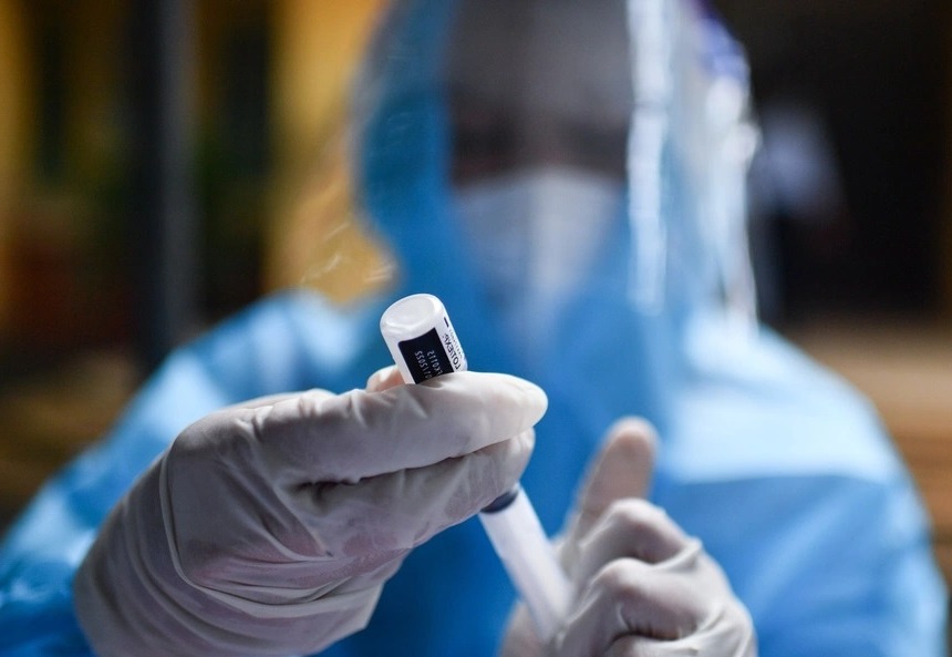 Bộ Y tế lên tiếng trước thông tin phải ký cam kết nếu từ chối tiêm vaccine Covid-19 - Ảnh 2