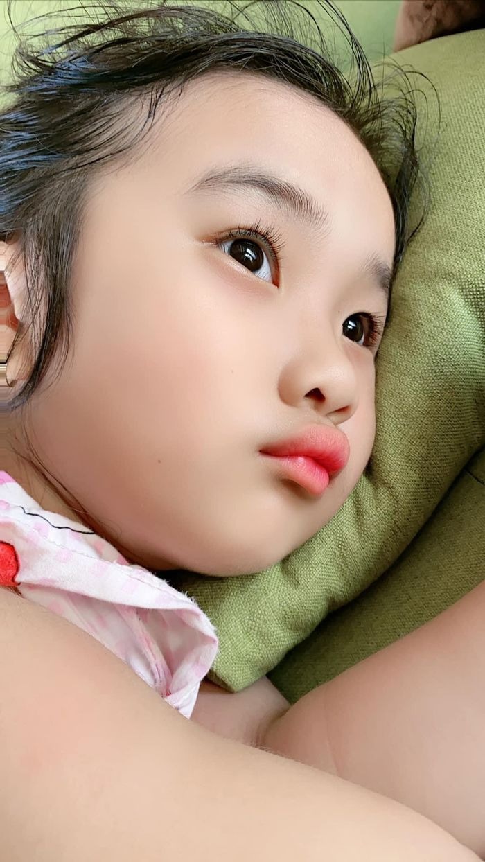 Quặn lòng câu hỏi của bé gái: ‘Mẹ thương con sao đi lấy chồng?’ - Ảnh 2