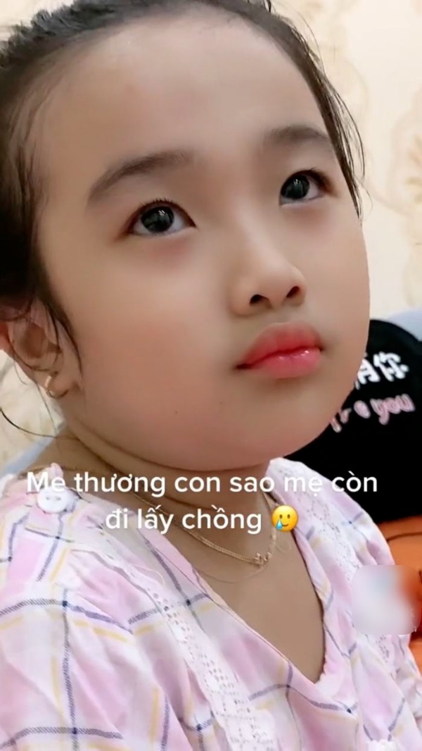 Quặn lòng câu hỏi của bé gái: ‘Mẹ thương con sao đi lấy chồng?’ - Ảnh 1