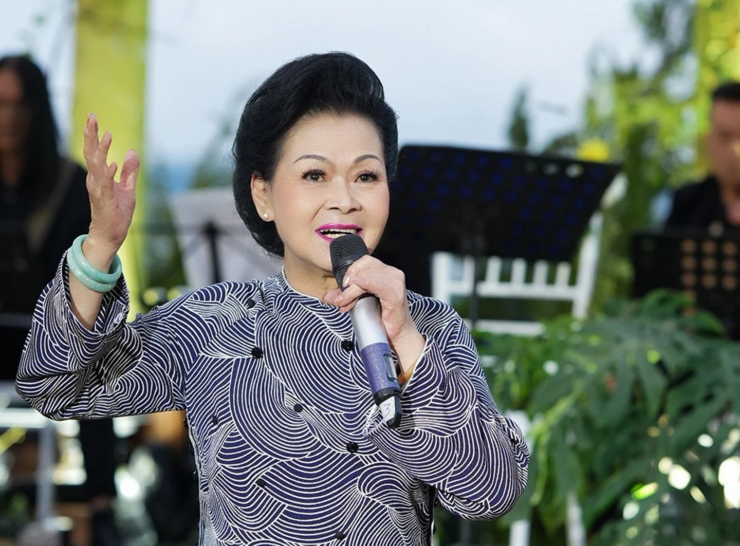 Showbiz giải trí 30/6: Lần 'chơi ngông' đầy tai tiếng của Khoa Pug, Midu lộ hình xăm chỗ hiểm - Ảnh 2 Showbiz giải trí 30/6: Lần 'chơi ngông' đầy tai tiếng của Khoa Pug, Midu lộ hình xăm chỗ hiểm - Ảnh 2