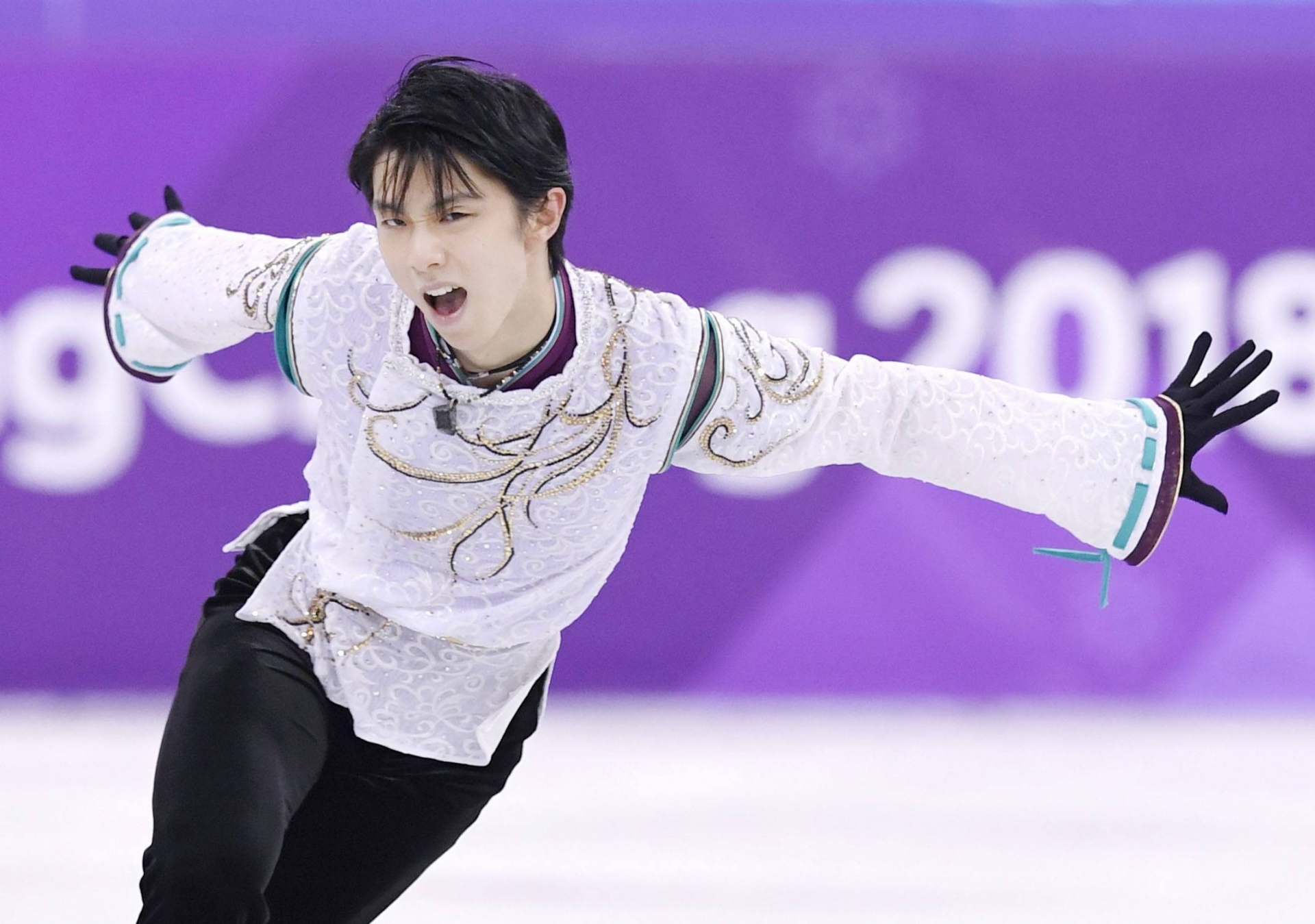 'Hoàng tử sân băng' Yuzuru Hanyu tuyên bố giải nghệ