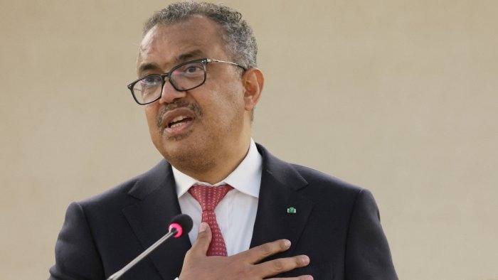 Tổng giám đốc WHO Tedros Adhanom Ghebreyesus kêu gọi mọi người giảm số bạn tình để ngăn đậu mùa khỉ lây lan.