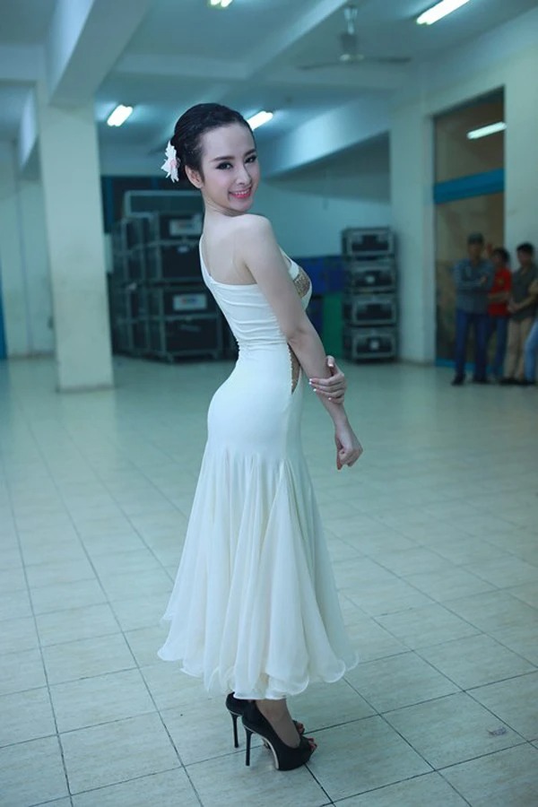 Angela Phương Trinh và những lần độn mông quá 