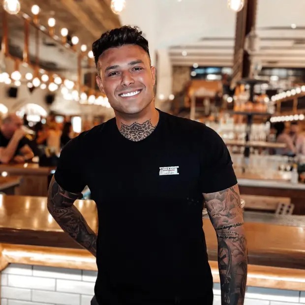 Lewis Ellis đã theo dõi hành trình của chiếc AirPods suốt 5 tháng. Lewis Ellis đã theo dõi hành trình của chiếc AirPods suốt 5 tháng.