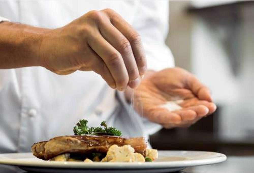 4 loại thực phẩm là 'ác mộng' của cơ thể và não bộ nhưng nhiều người mê như điếu đổ - Ảnh 1