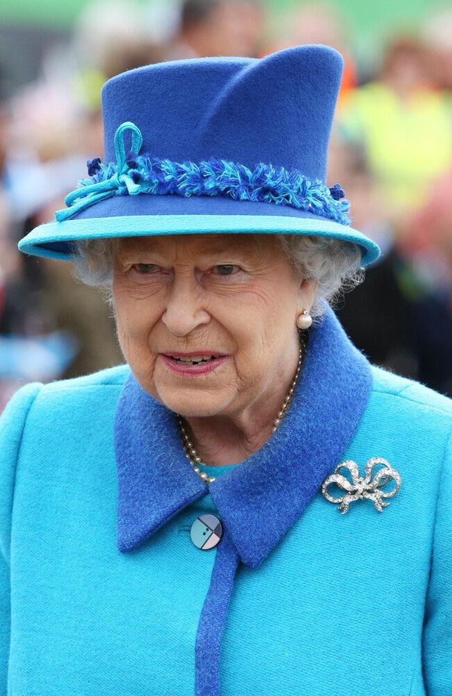 Nữ hoàng cũng đã được trao giải  Life Saving Award khi còn là một thiếu niên. Thông tin này được chính nữ hoàng công bố trong cuộc gọi với tổ chức từ thiện phòng chống đuối nước Royal Life Saving Society.