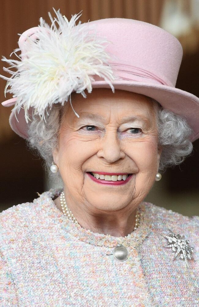 Bà là quốc vương Anh trị vì lâu nhất trong lịch sử. Cha của bà, Vua George VI, lên ngôi vào năm 1936 và qua đời tháng 2/1952. Elizabeth lên ngôi trị vì Vương quốc Anh và Khối thịnh vượng chung ở tuổi 25. Năm 2015, Elizabeth đã phá vỡ kỷ lục của Nữ hoàng Victoria là vị vua trị vì lâu nhất. Victoria đã trị vì trong 63 năm 216 ngày, từ ngày 20/6/1837 đến ngày 22/1/1901. Triều đại của Elizabeth kéo dài đến tháng 9/2022.