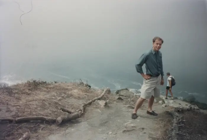 Musk trên một con đường mòn đi bộ đường dài ở San Francisco.