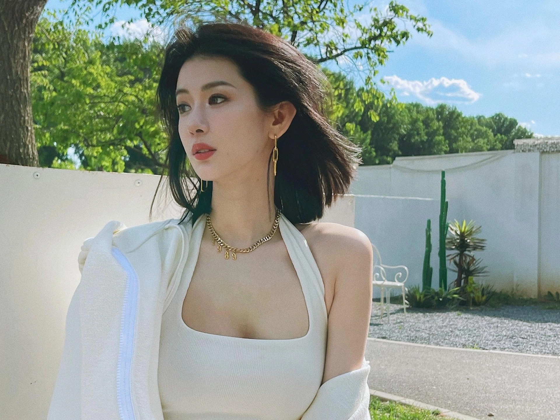 'Phục vụ' Lý Dịch Phong và loạt tài tử đình đám Cbiz, tại sao hot girl Blase Loan Loan không bị bắt giam?