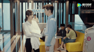Màn đỡ người của Trương Hàn không thấy lãng mạn, chỉ thấy lố lăng. Màn đỡ người của Trương Hàn không thấy lãng mạn, chỉ thấy lố lăng.