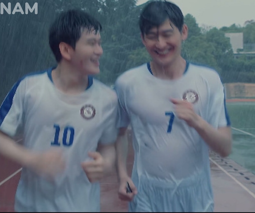 Trương Hàn vác 'bé mỡ' đi chạy bộ, Cnet mỉa mai 'ai cứu đôi mắt tôi với!'