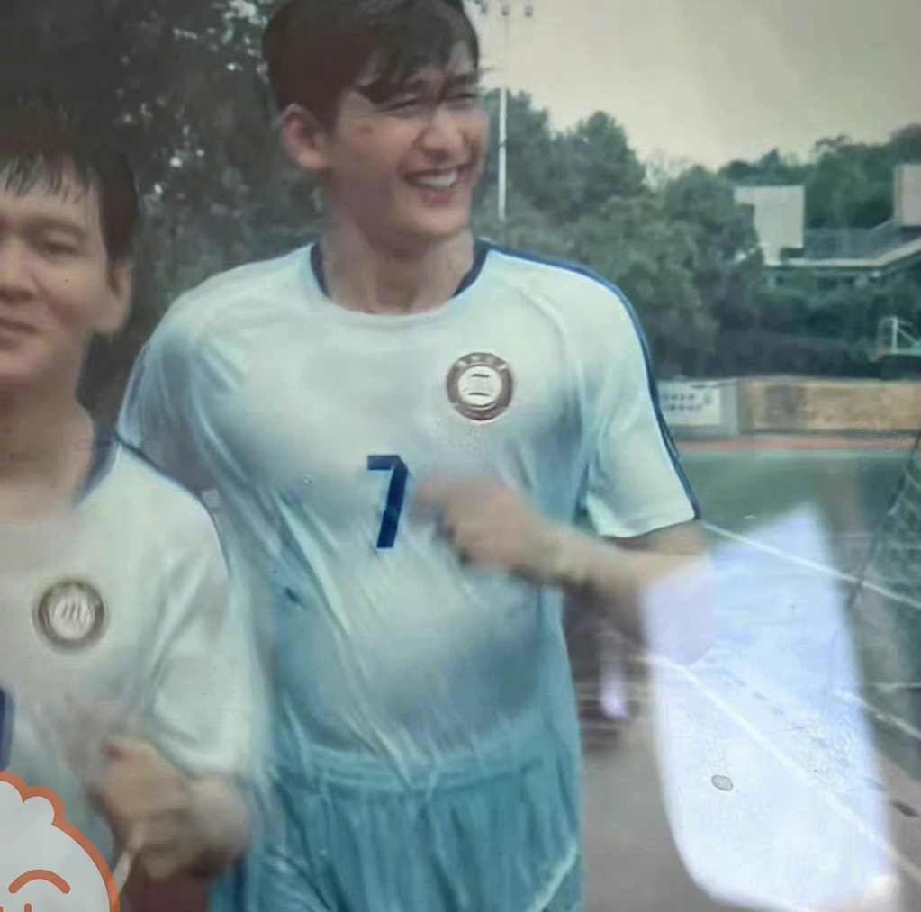 Trương Hàn vác 'bé mỡ' đi chạy bộ, Cnet mỉa mai 'ai cứu đôi mắt tôi với!' - Ảnh 2 Trương Hàn vác 'bé mỡ' đi chạy bộ, Cnet mỉa mai 'ai cứu đôi mắt tôi với!' - Ảnh 2