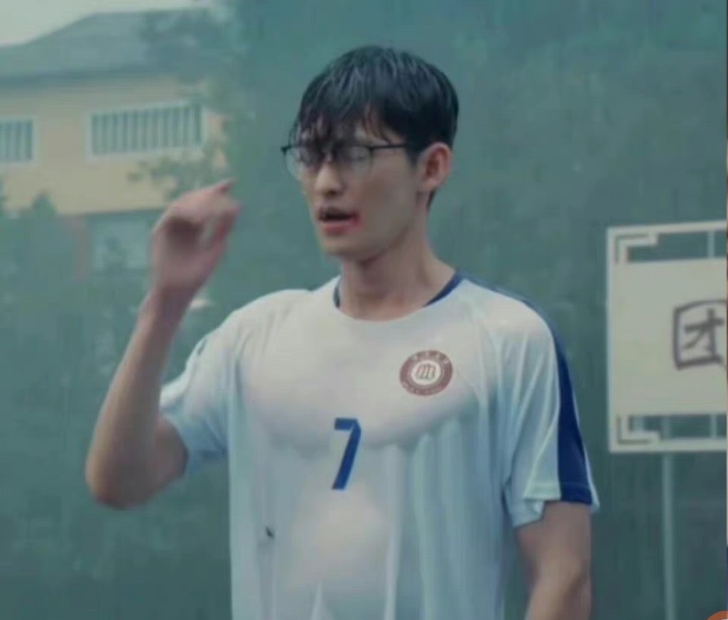 Trương Hàn vác 'bé mỡ' đi chạy bộ, Cnet mỉa mai 'ai cứu đôi mắt tôi với!' - Ảnh 1 Trương Hàn vác 'bé mỡ' đi chạy bộ, Cnet mỉa mai 'ai cứu đôi mắt tôi với!' - Ảnh 1