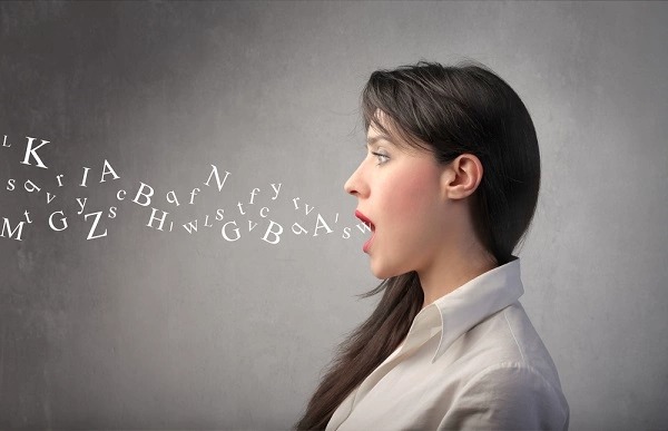 Phụ nữ giọng khàn sướng hay khổ? Nghe giọng nói biết ngay vận mệnh con người Phụ nữ giọng khàn sướng hay khổ? Nghe giọng nói biết ngay vận mệnh con người